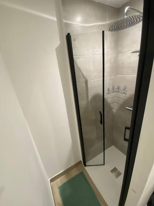 Appartement Familial, 2 Chambres, En Rdc Sur Cour Saint-Florentin  Ngoại thất bức ảnh